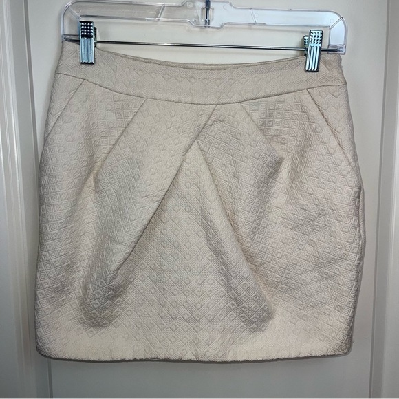 Forever 21 Ivory Textured Mini Skirt Sz XS - Picture 4 of 17
